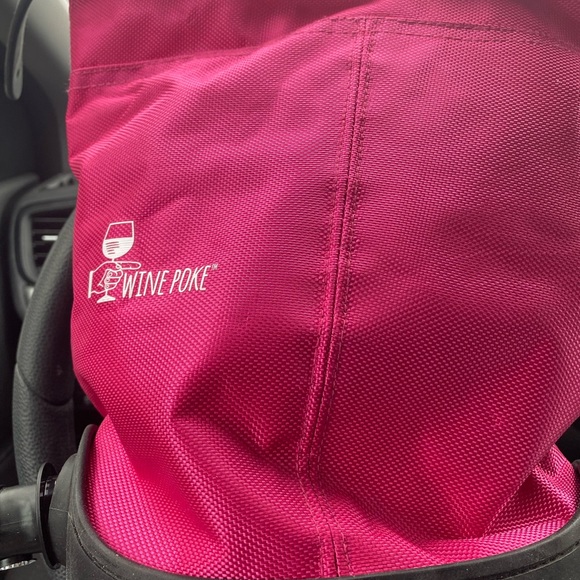 Wine cooler bag if you want to travel with your wine please message - Picture 2 of 3